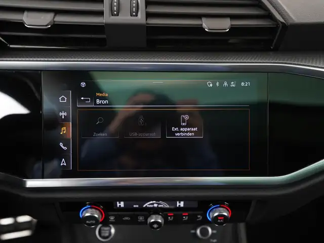Audi Q3 view 16
