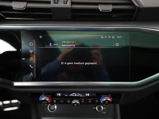 Audi Q3 view 15