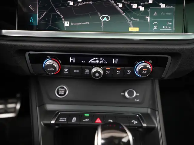 Audi Q3 view 12