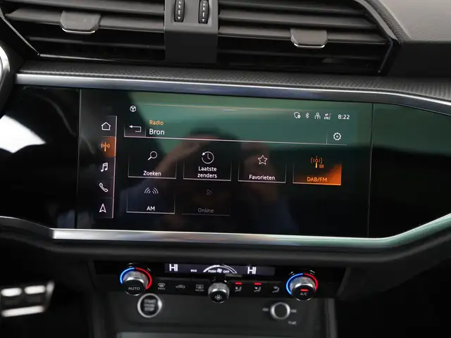 Audi Q3 view 18