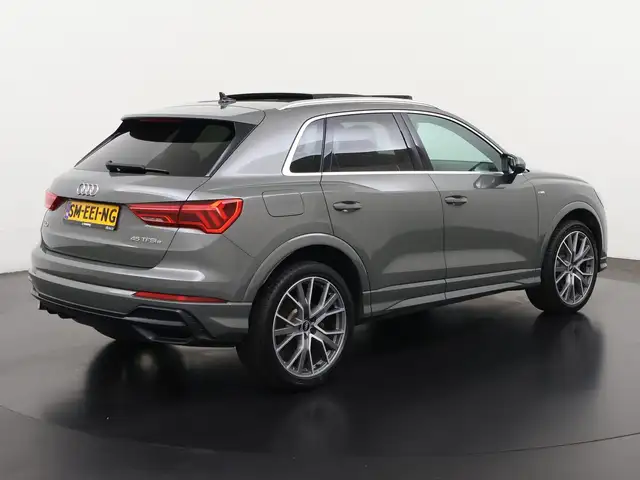 Audi Q3 view 4