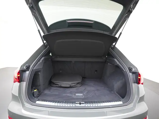 Audi Q3 view 29