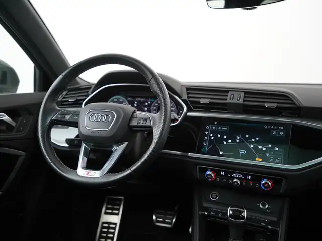 Audi Q3 view 6