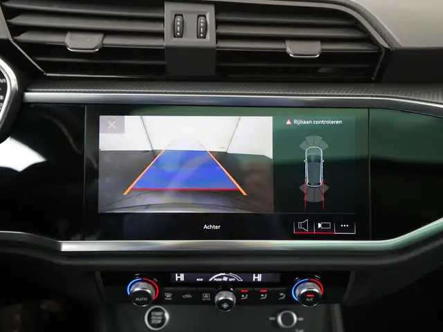Audi Q3 view 25