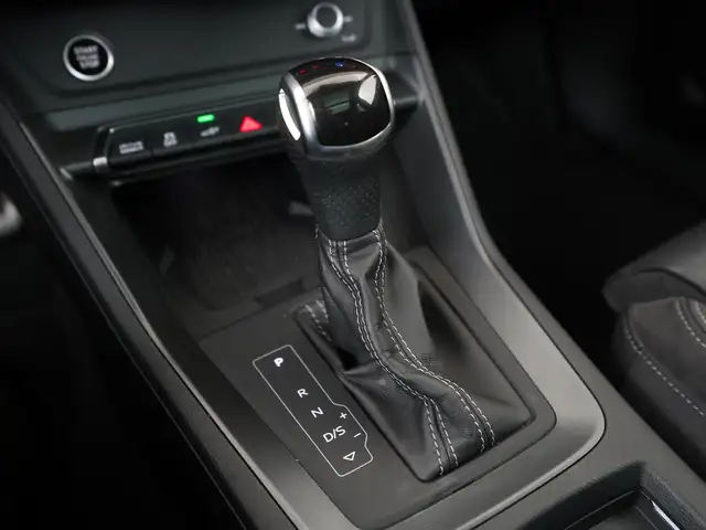 Audi Q3 view 11