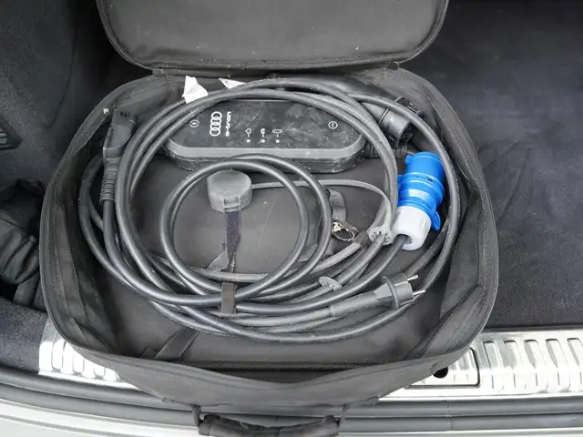 Audi Q3 view 30