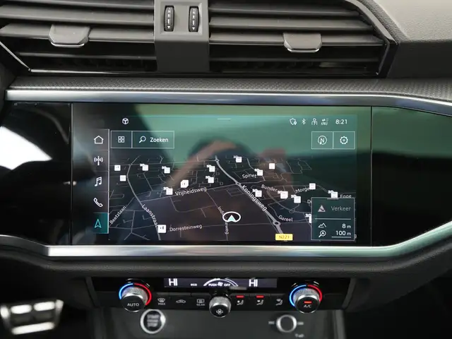Audi Q3 view 13