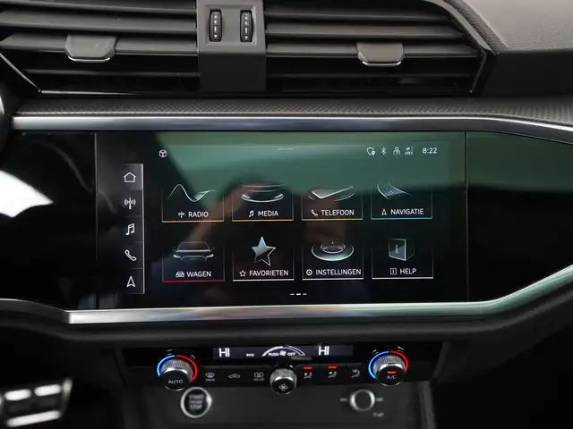 Audi Q3 view 19