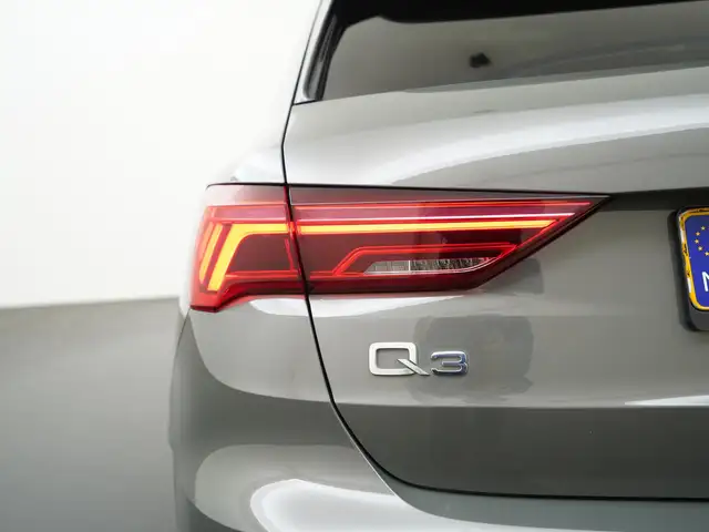 Audi Q3 view 27