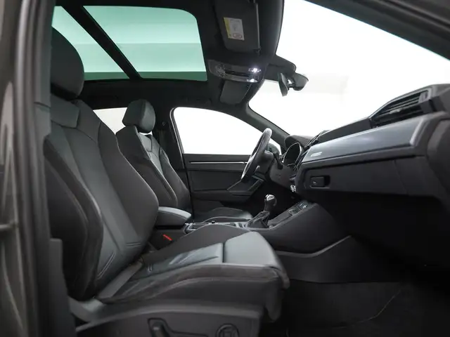 Audi Q3 view 3