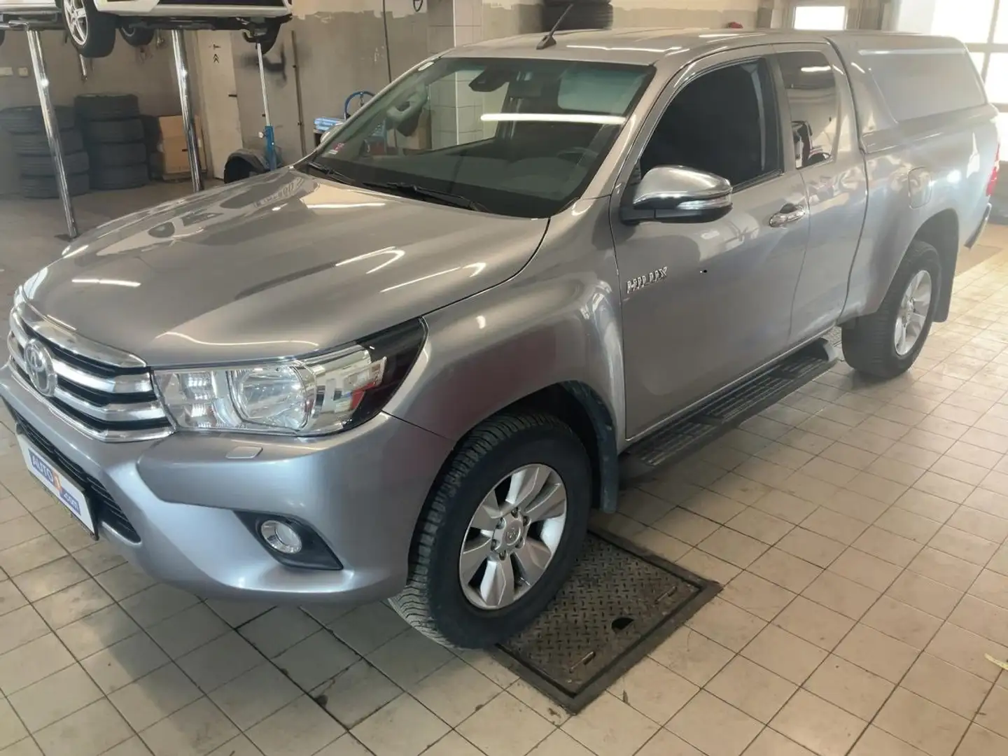 Toyota Hilux Hilux 2.4 d-4d extra cab Comfort 4wd Серый - 1
