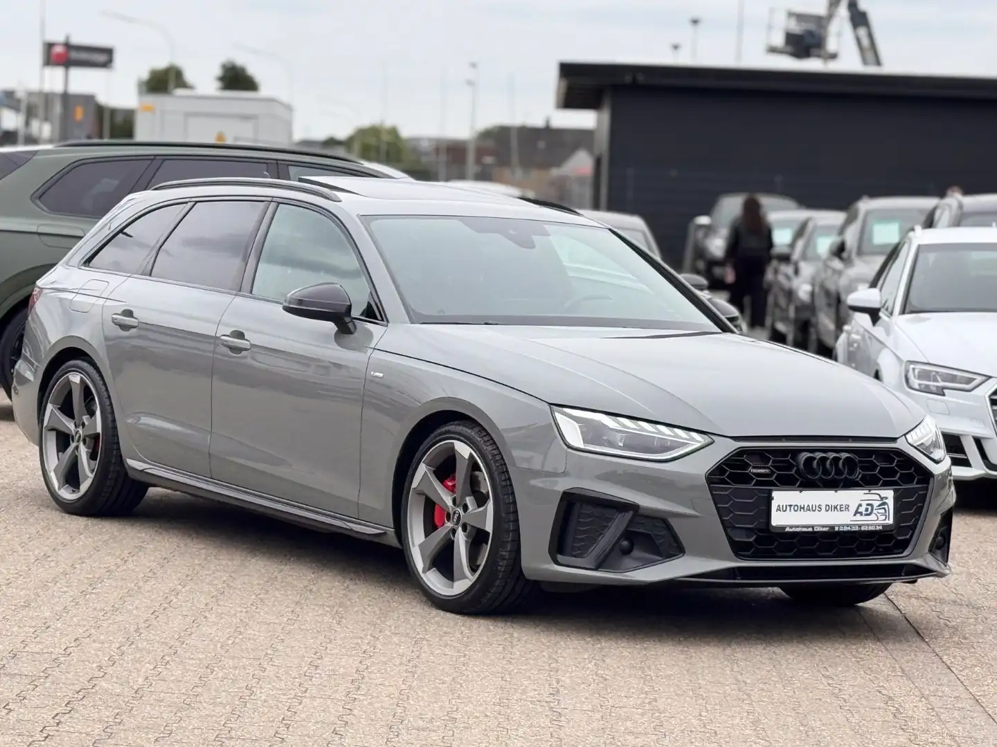 Audi A4 Avant 40 TDI quattro S line Competition Plus Grau - 2