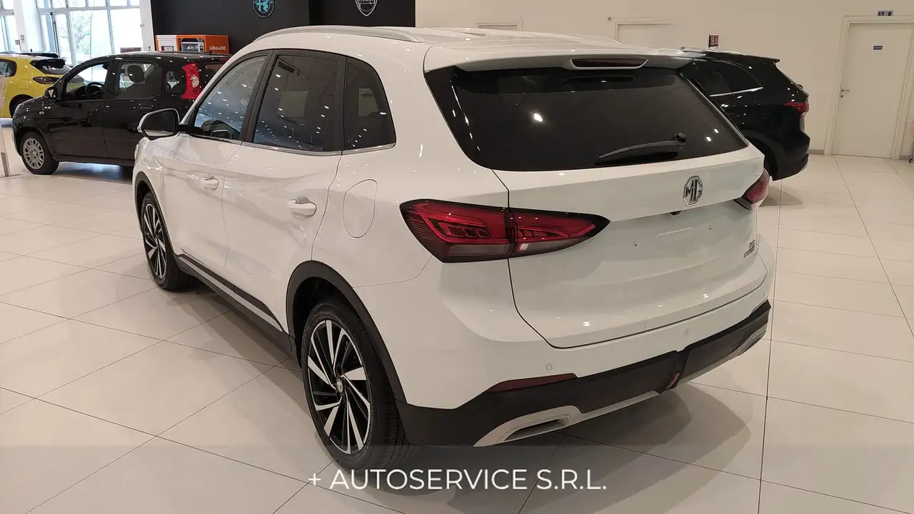 MG ZS 1.5 Hybrid+ Luxury 6