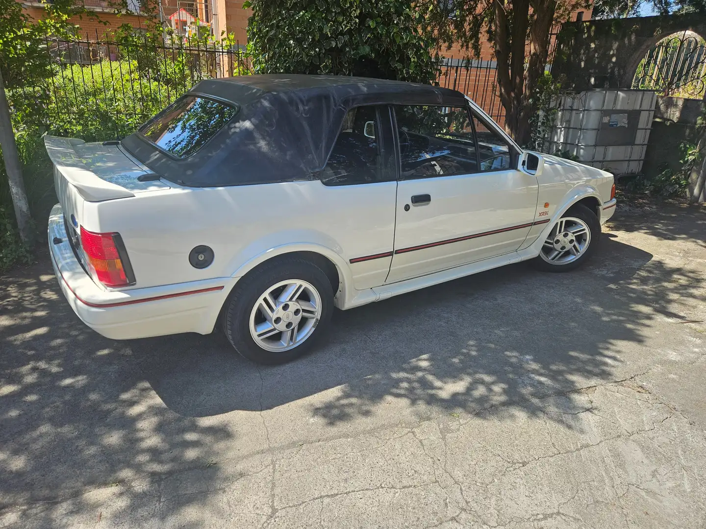 Ford Escort 1.6 xr3i cabrio Bílá - 2