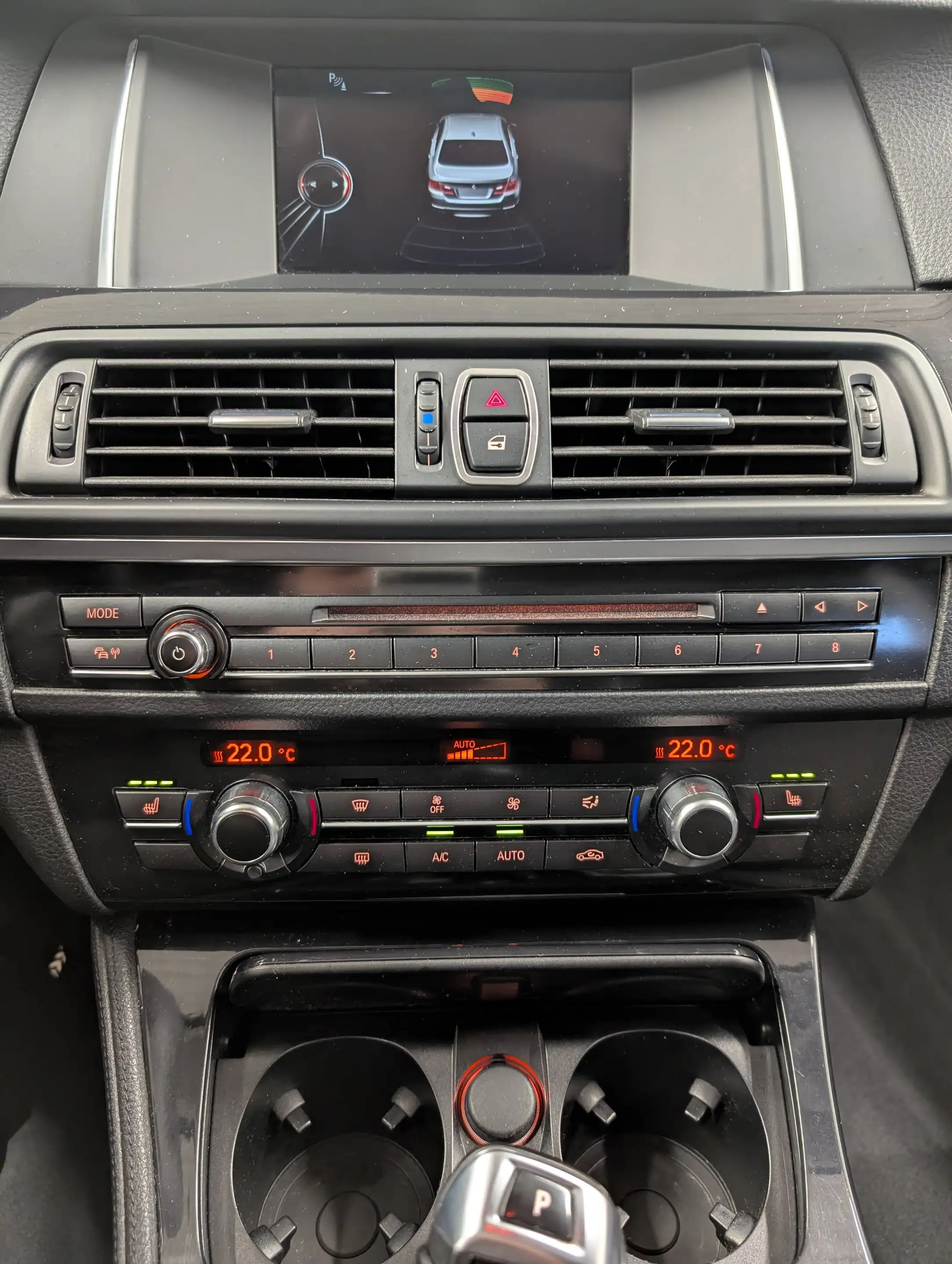 BMW 518 dA Berline **CUIR-FULL LED-NAVI-PARKING-ATTELAGE** — photo 11