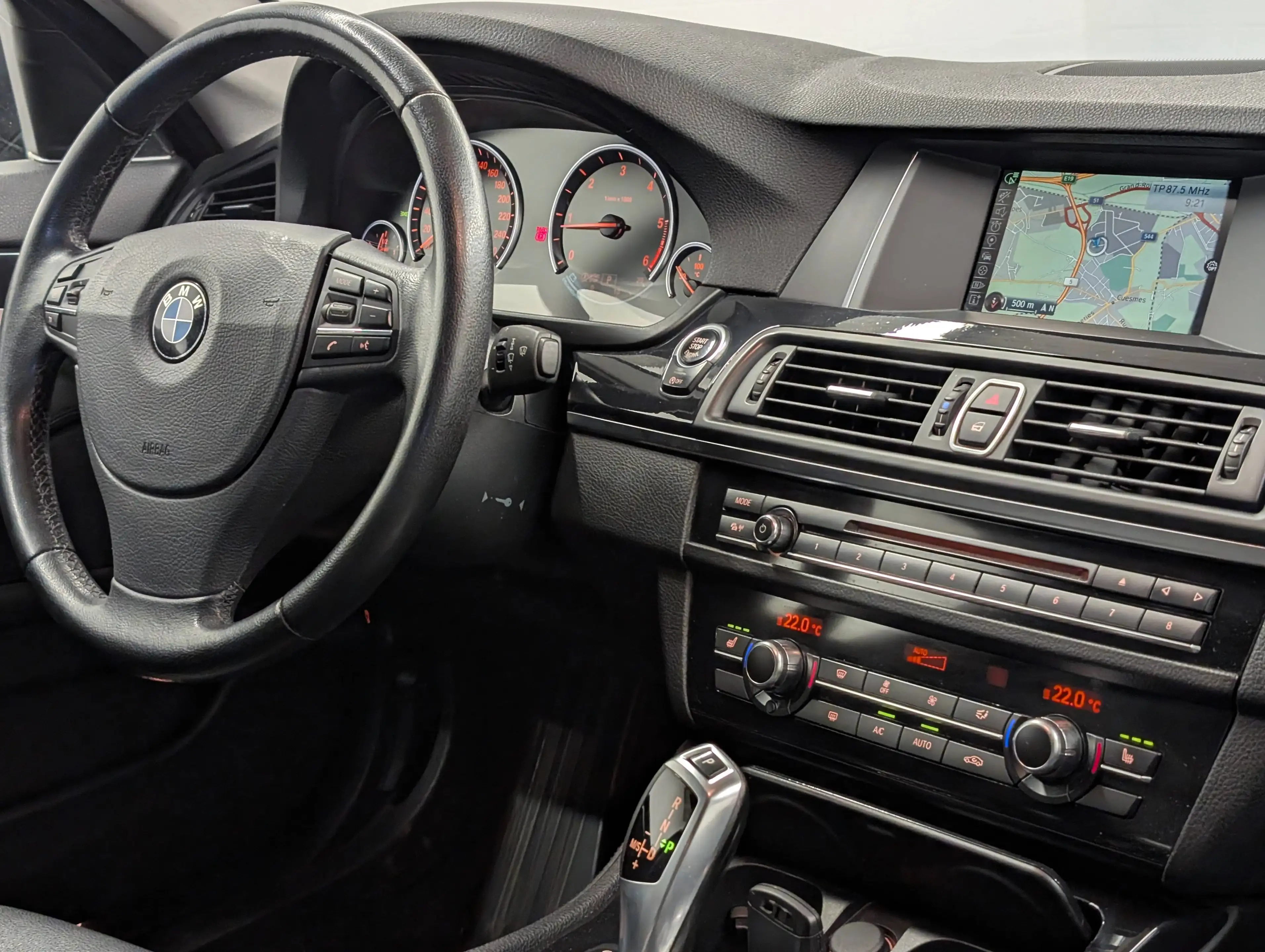 BMW 518 dA Berline **CUIR-FULL LED-NAVI-PARKING-ATTELAGE** — photo 5