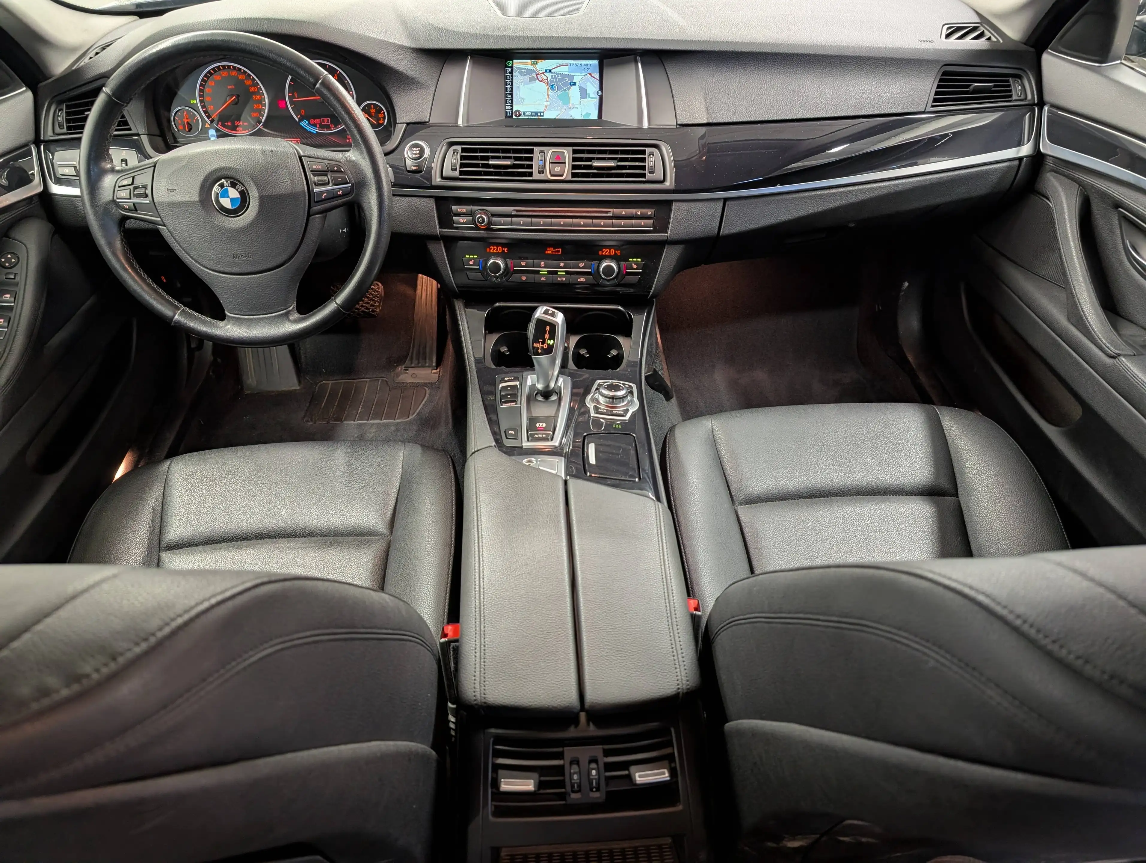 BMW 518 dA Berline **CUIR-FULL LED-NAVI-PARKING-ATTELAGE** — photo 6