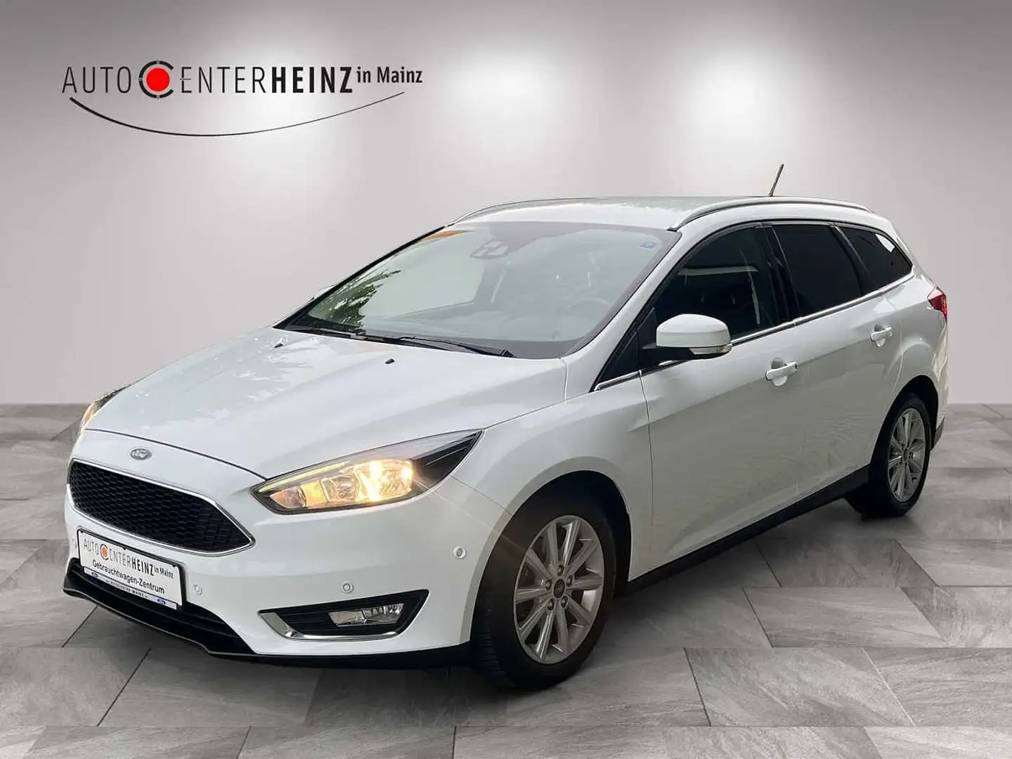 Ford Focus Titanium Blanc - 1
