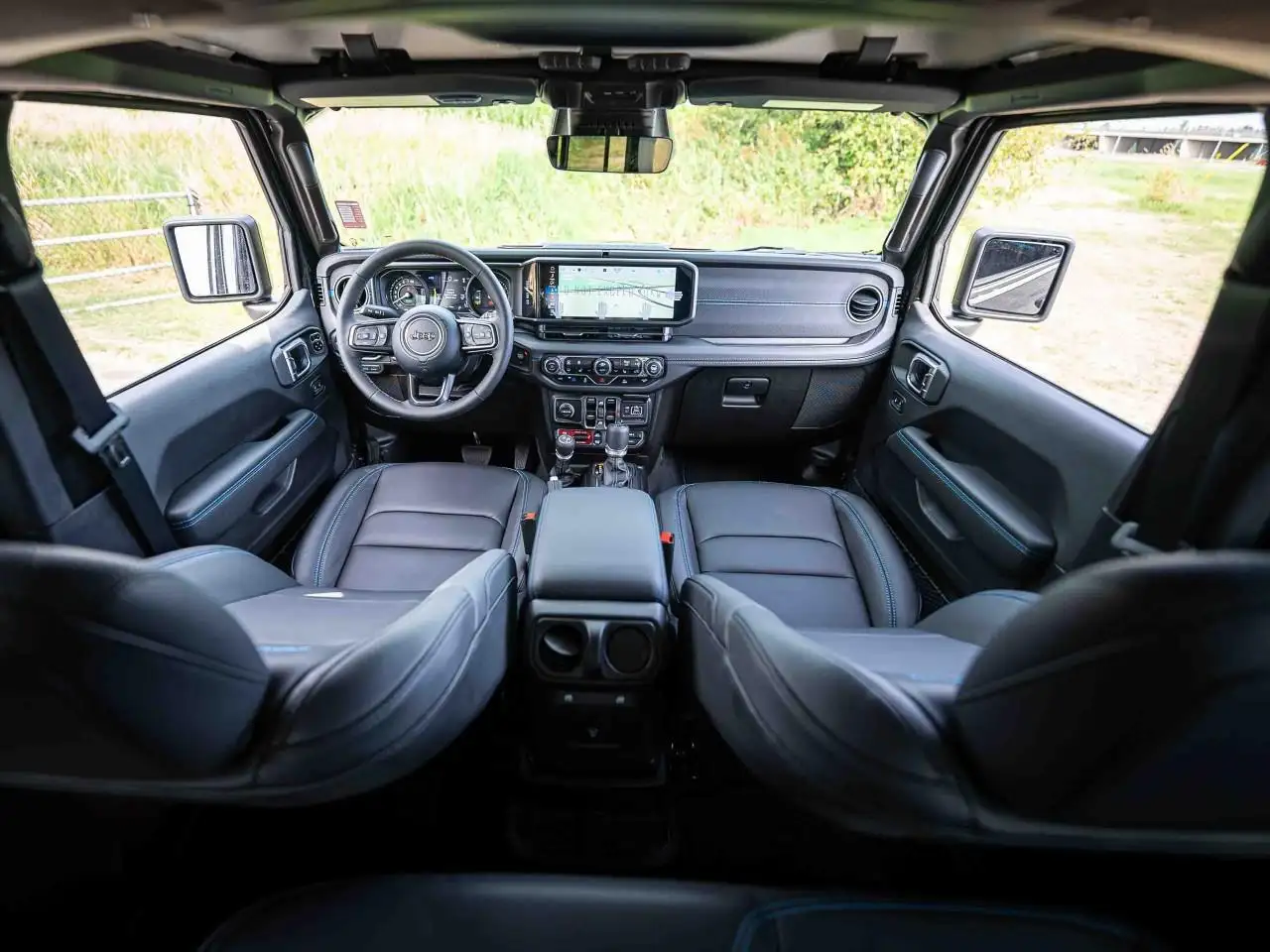 Jeep Wrangler снимка Jeep Wrangler