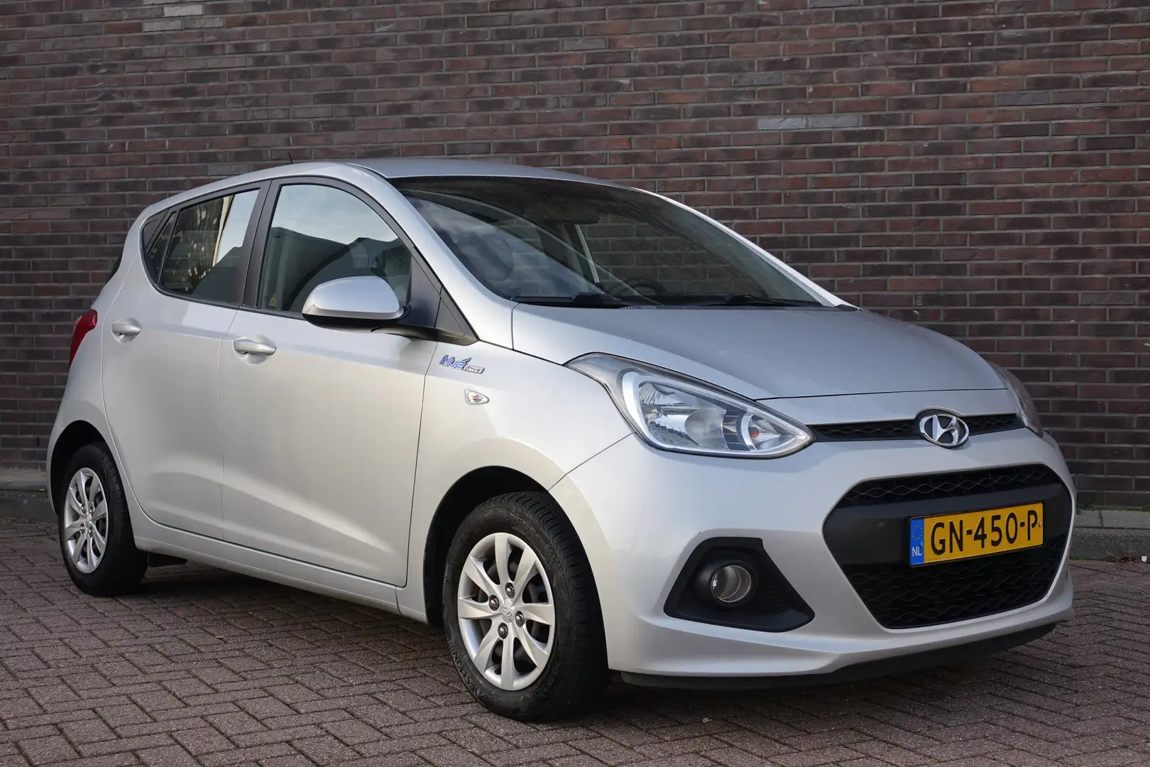 Hyundai i10 1.0i i-Motion Comfort, 5 deurs, airco, cruise conr Grijs - 2