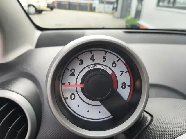 Peugeot 107 view 11