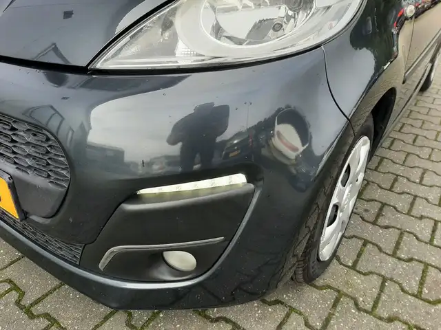 Peugeot 107 view 4