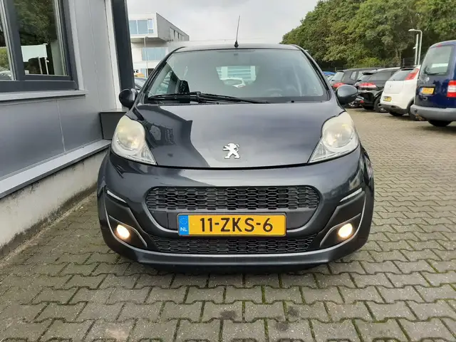 Peugeot 107 view 3