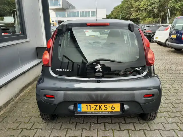Peugeot 107 view 6
