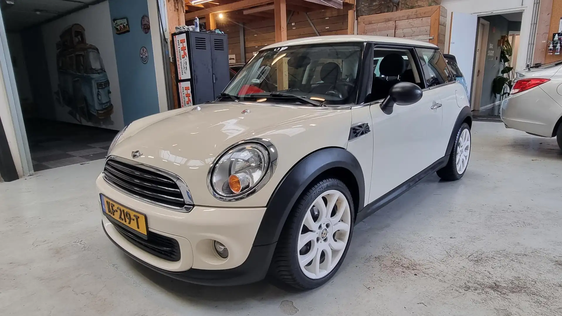 MINI One Mini 1.6 Salt 17" LMV, Airco, APK tm 4-3-2026, Wit - 1