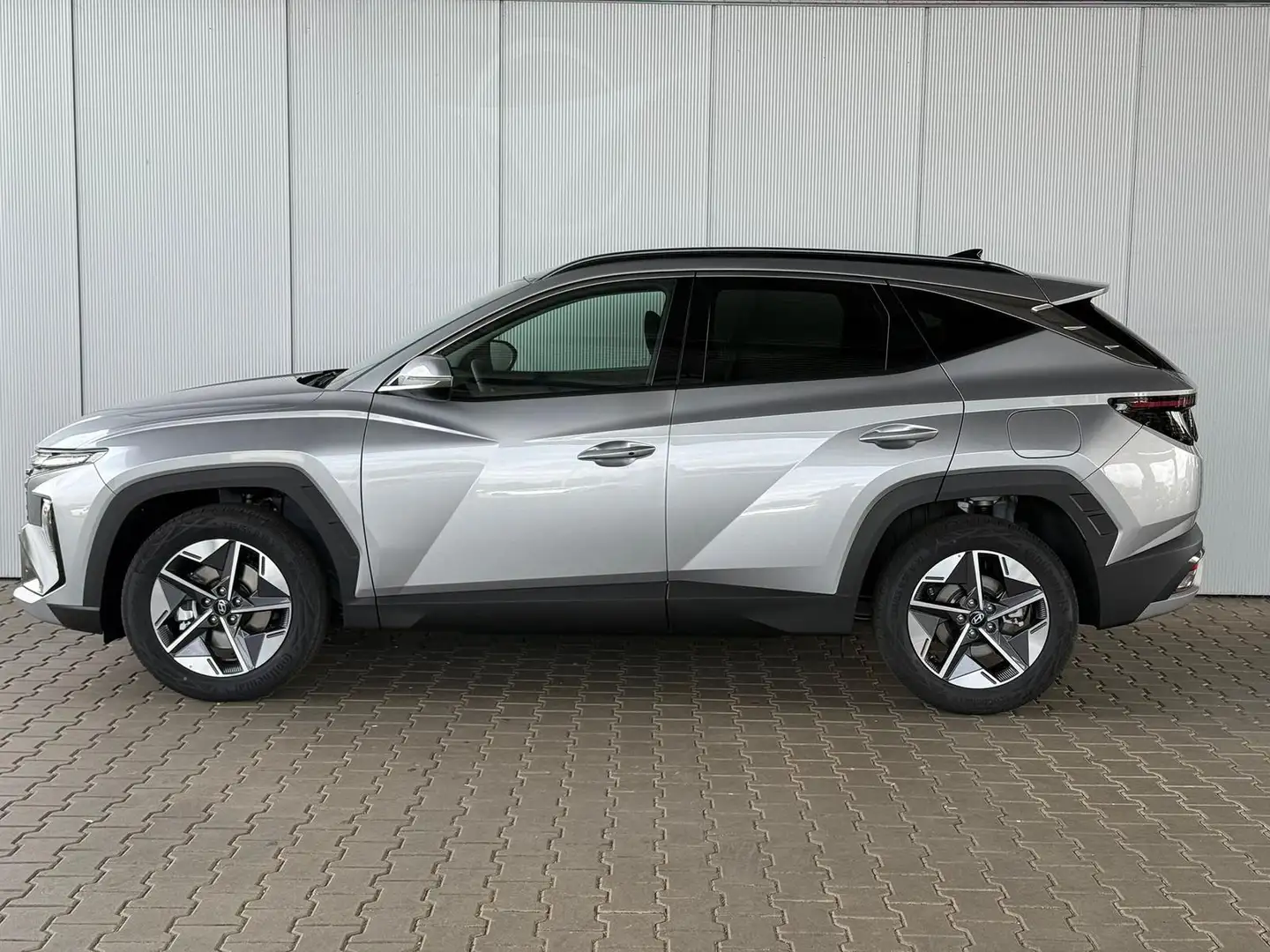 Hyundai TUCSON E-Motion 1.6 T-GDI 2WD 48V DCT / Panoramadach A... Silber - 2