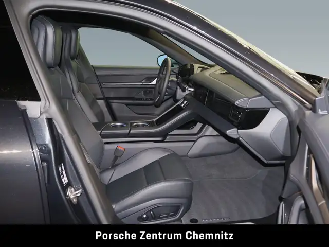 Porsche Taycan view 13