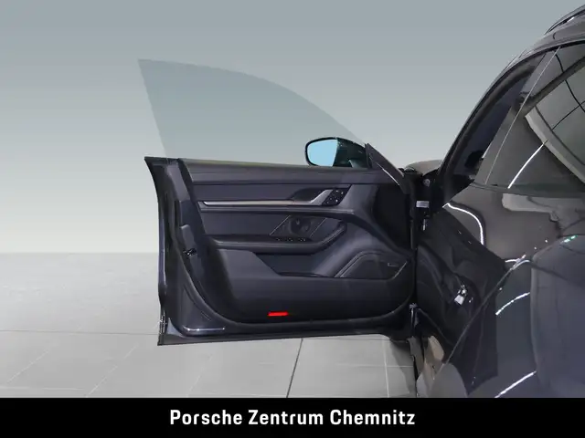 Porsche Taycan view 10