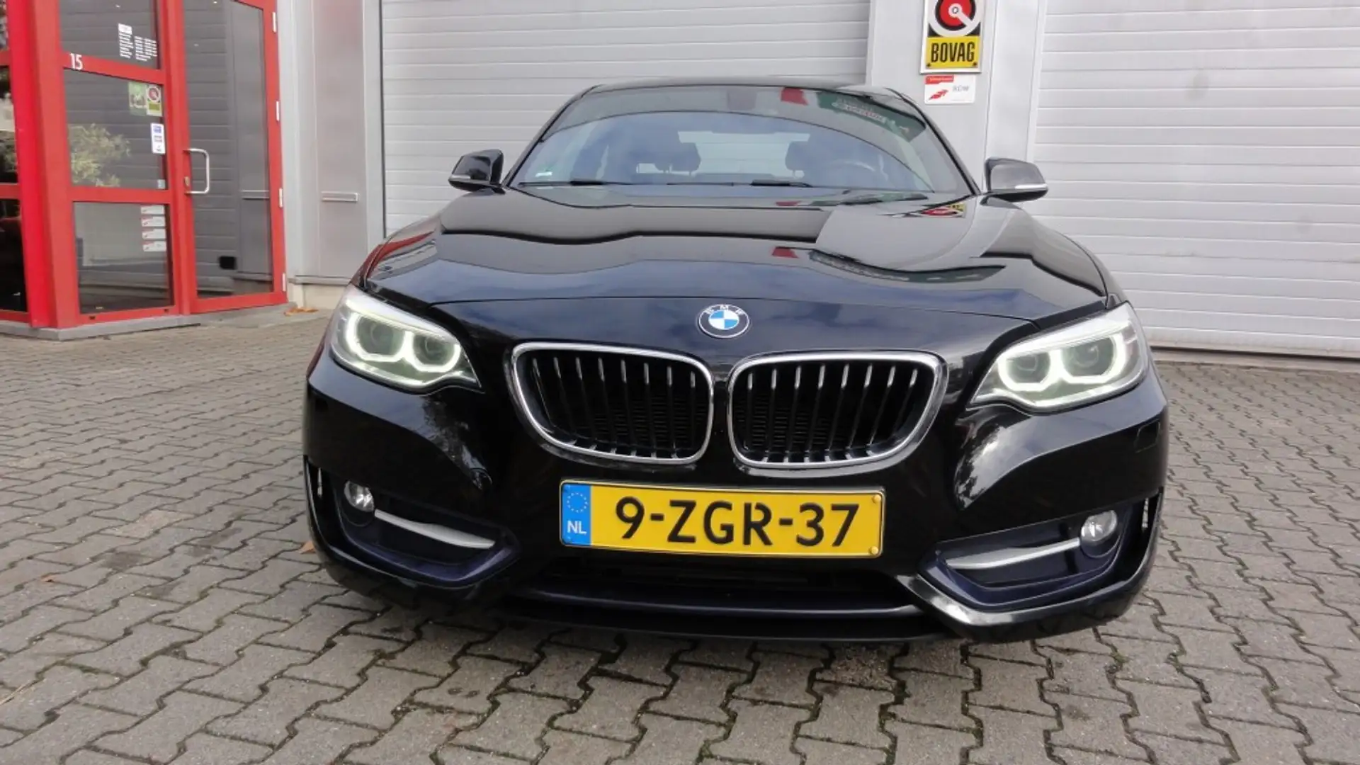 BMW 220 220i High Executive. Zwart - 2