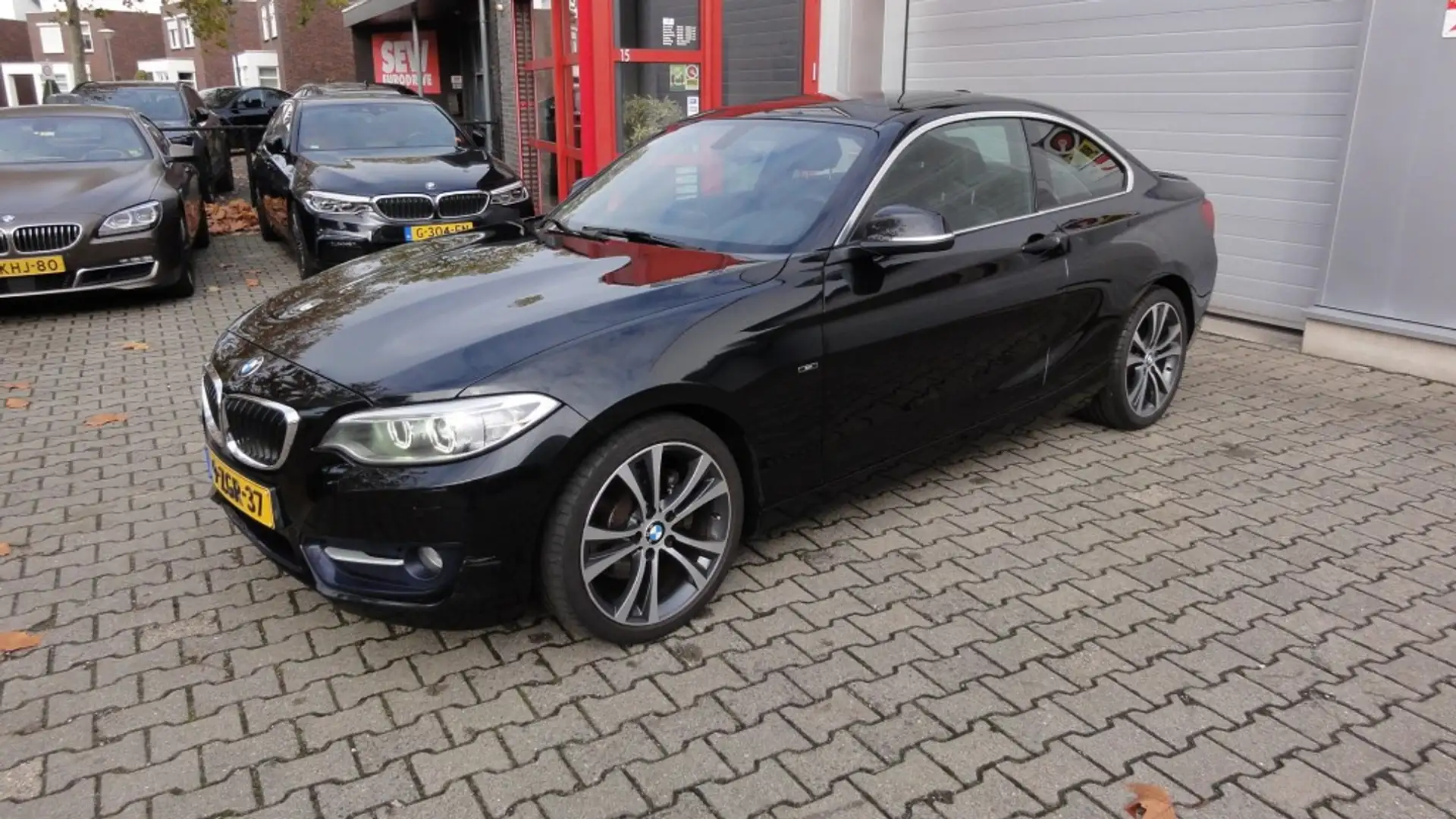 BMW 220 220i High Executive. Zwart - 1