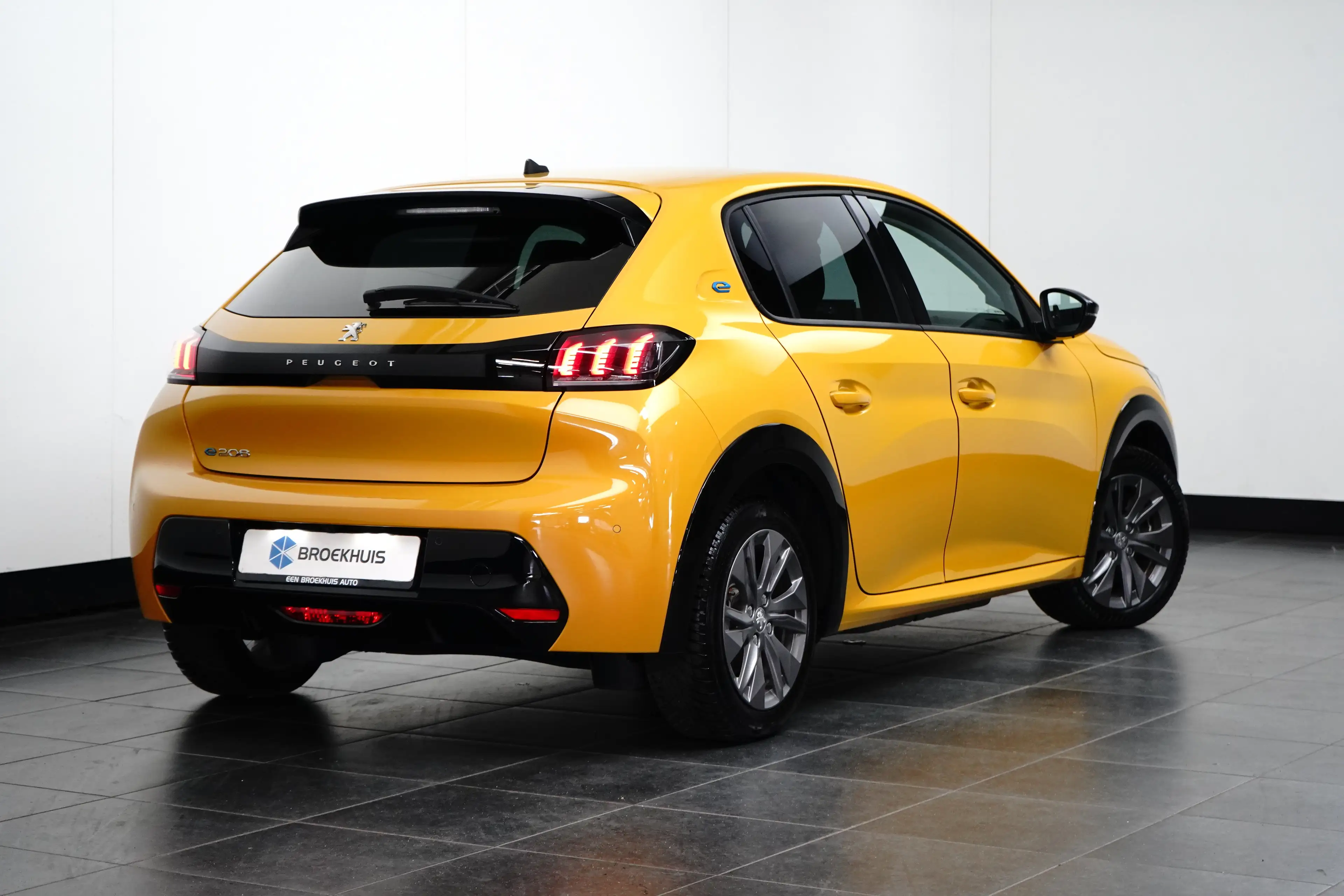 Peugeot e-208 EV Allure 50 kWh | Camera | Stoelverwarming | Park — photo 5
