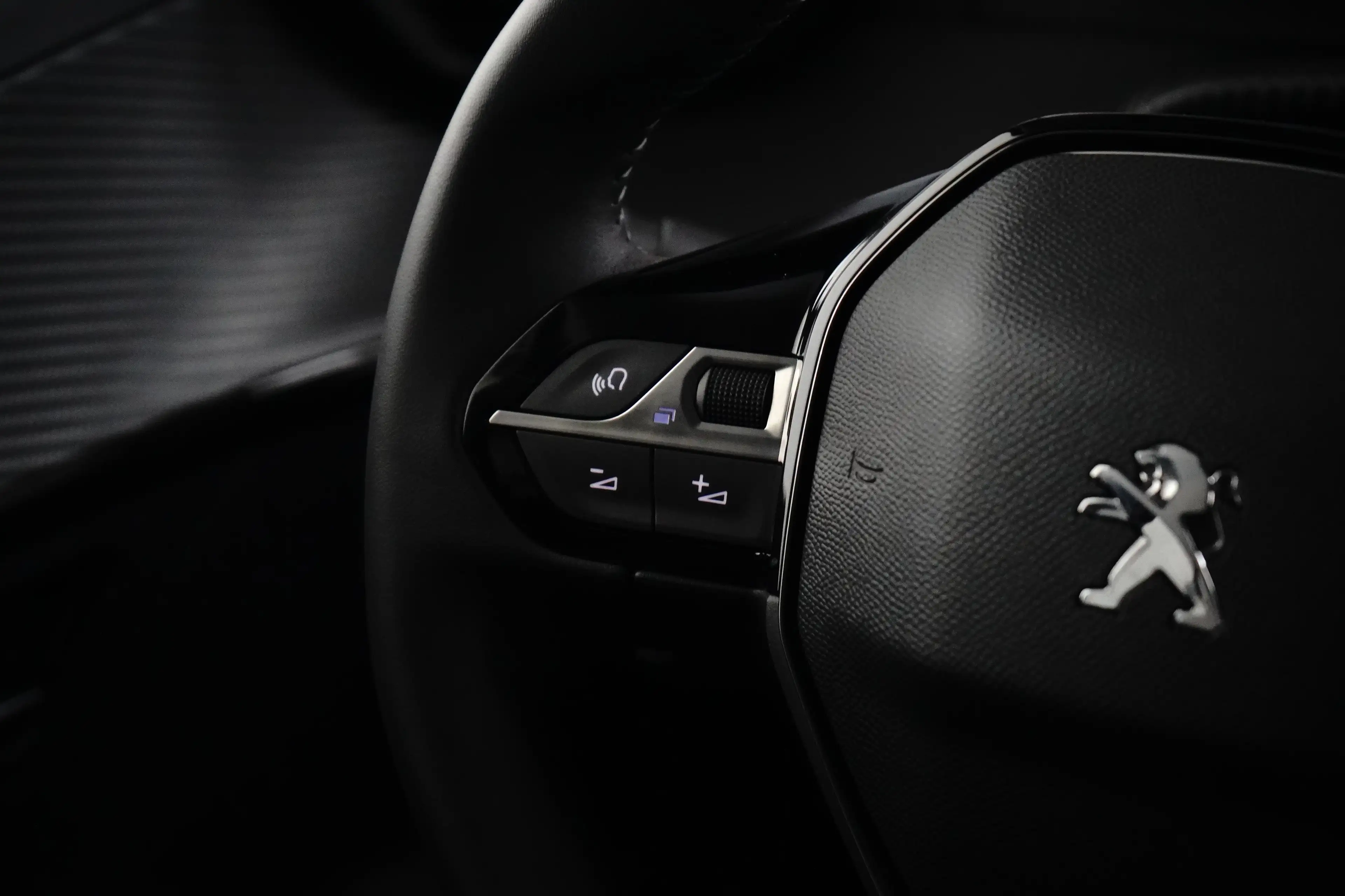 Peugeot e-208 EV Allure 50 kWh | Camera | Stoelverwarming | Park — photo 12