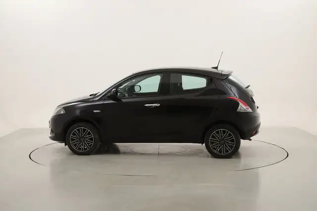 Lancia Ypsilon view 2