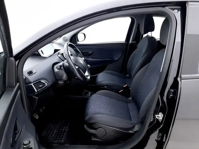 Lancia Ypsilon view 10