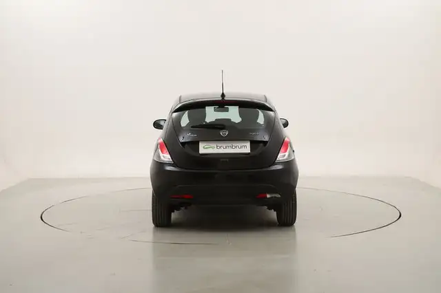 Lancia Ypsilon view 4