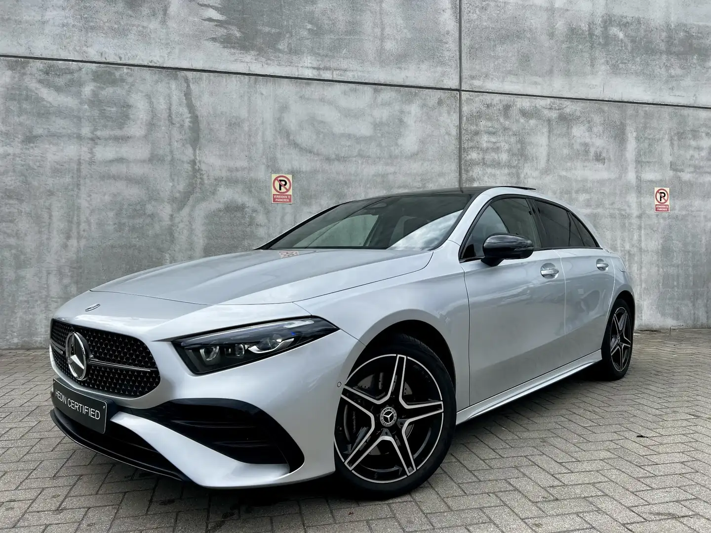 Mercedes-Benz A 250 Hatchback AMG Line Argent - 2