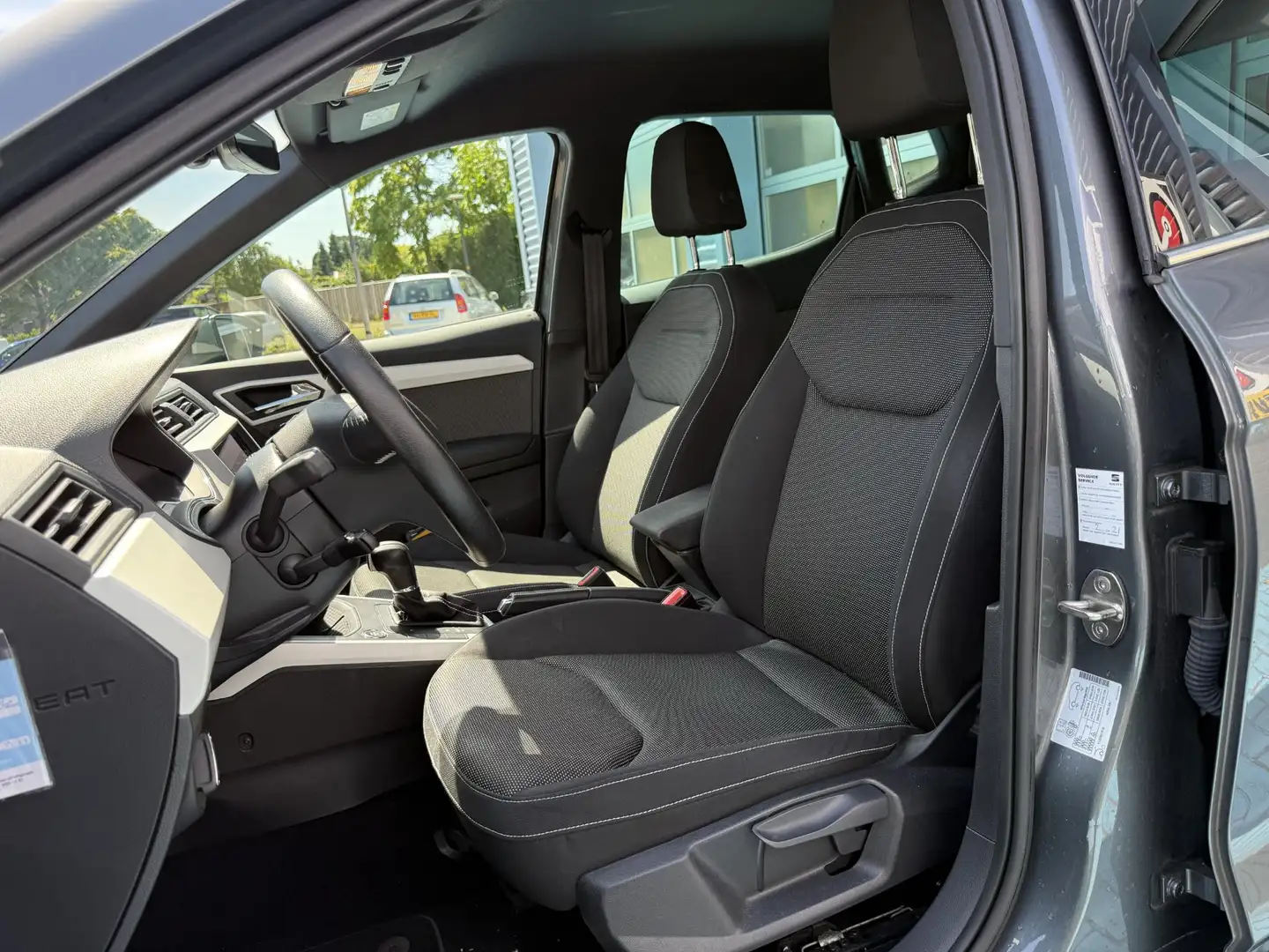 SEAT Arona 1.0 TSI ADAP CRUISE APPLE P-CAM BLISS Grijs - 2