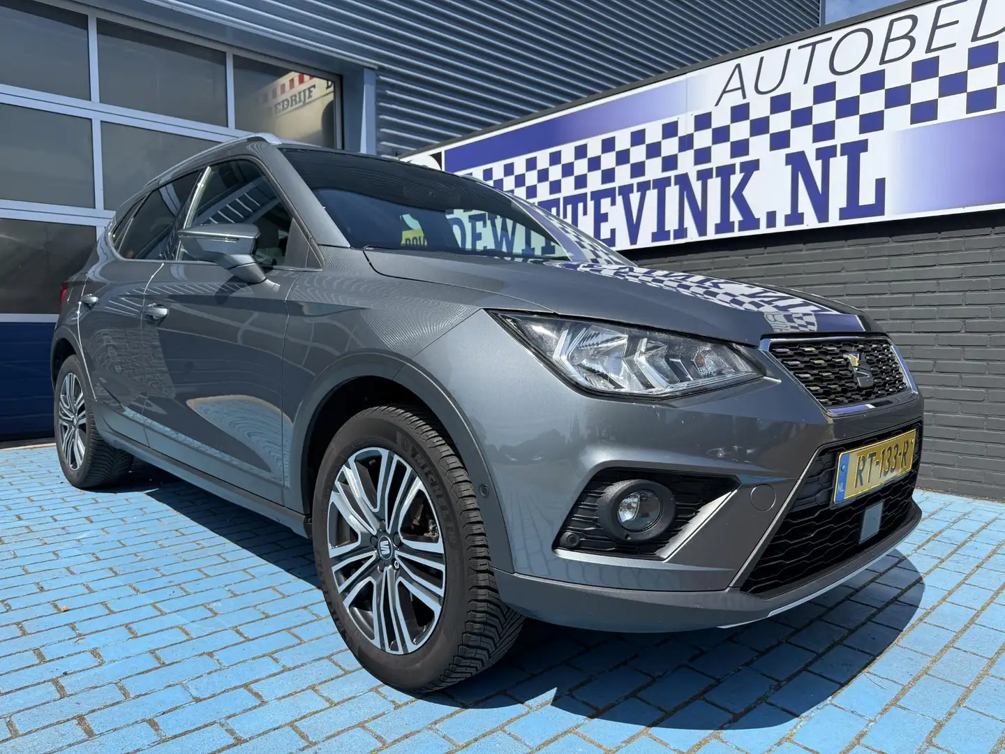 SEAT Arona 1.0 TSI ADAP CRUISE AFN. TREKH APPLE P-CAM BLISS Grijs - 1