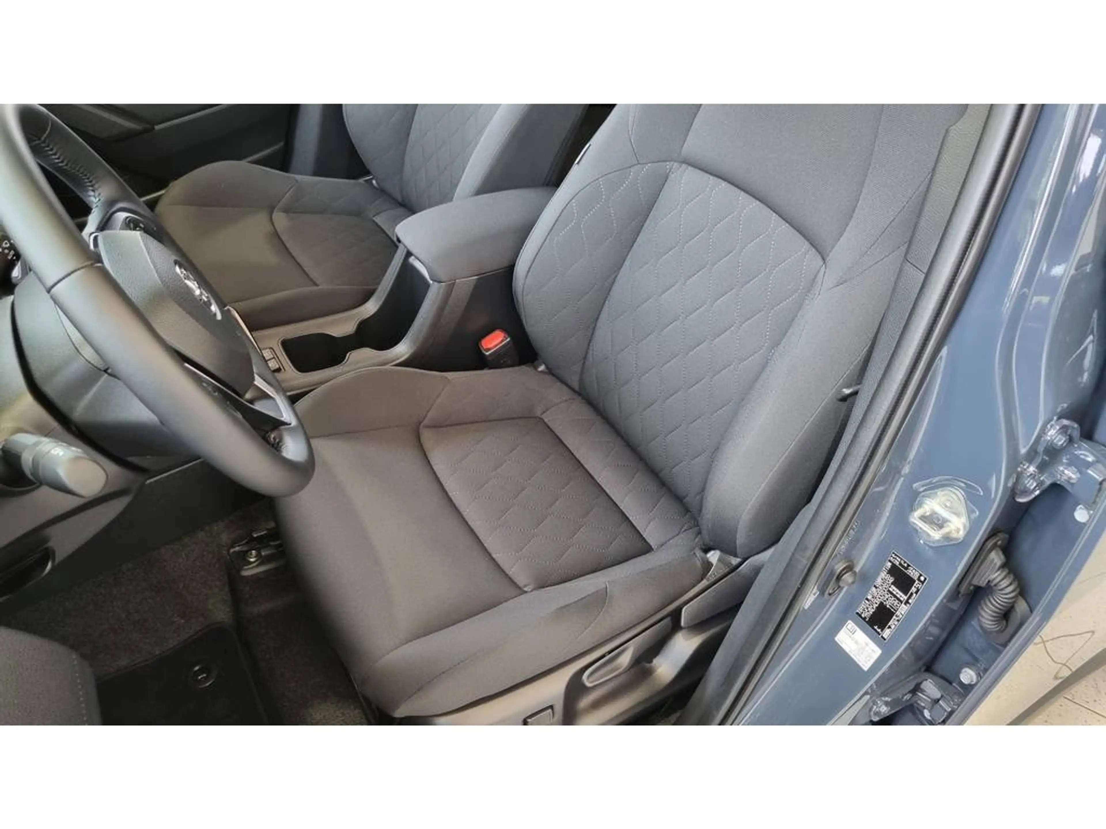 Toyota Corolla Cross Hybrid 140 Dynamic — photo 8