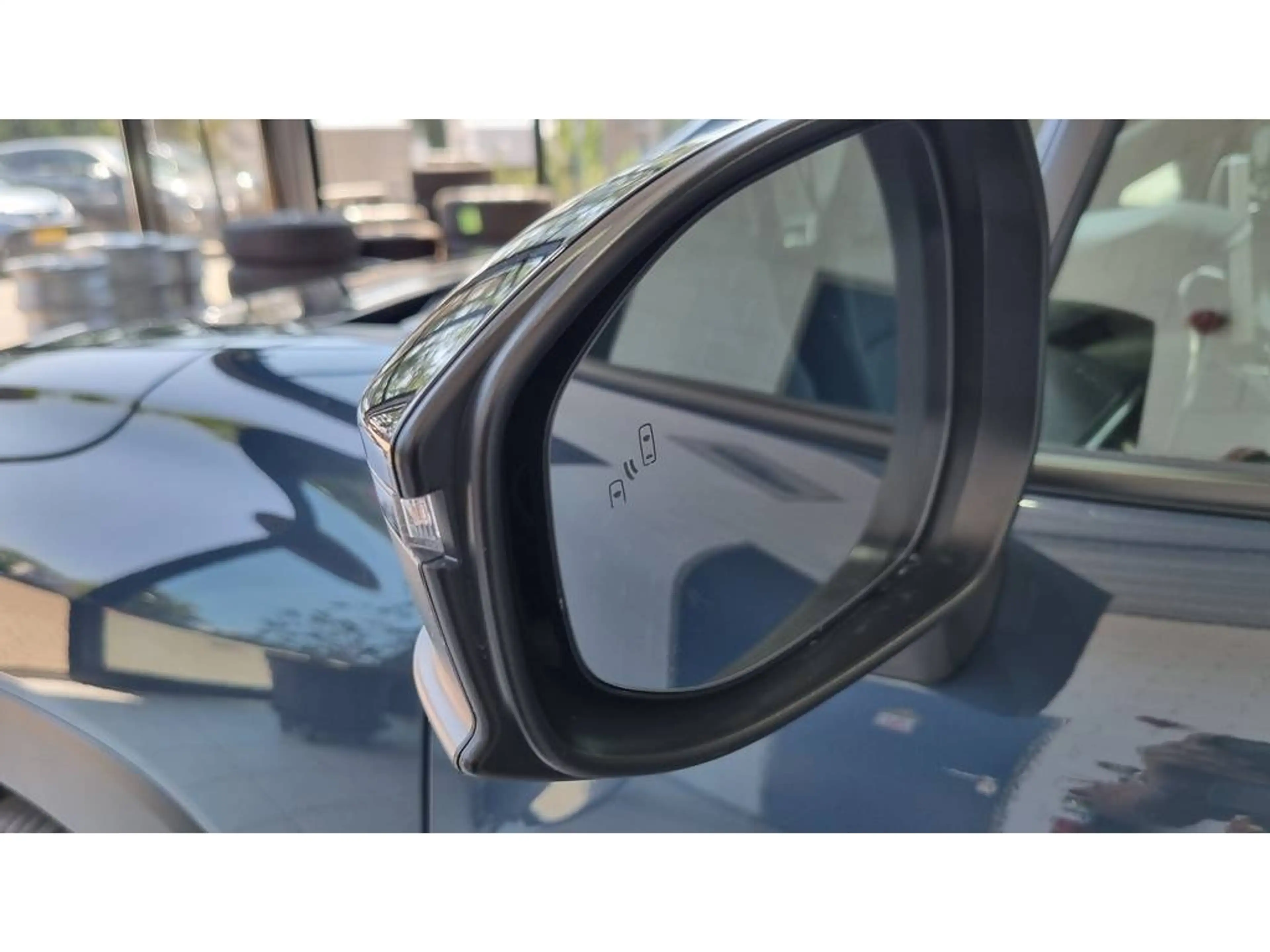 Toyota Corolla Cross Hybrid 140 Dynamic — photo 6