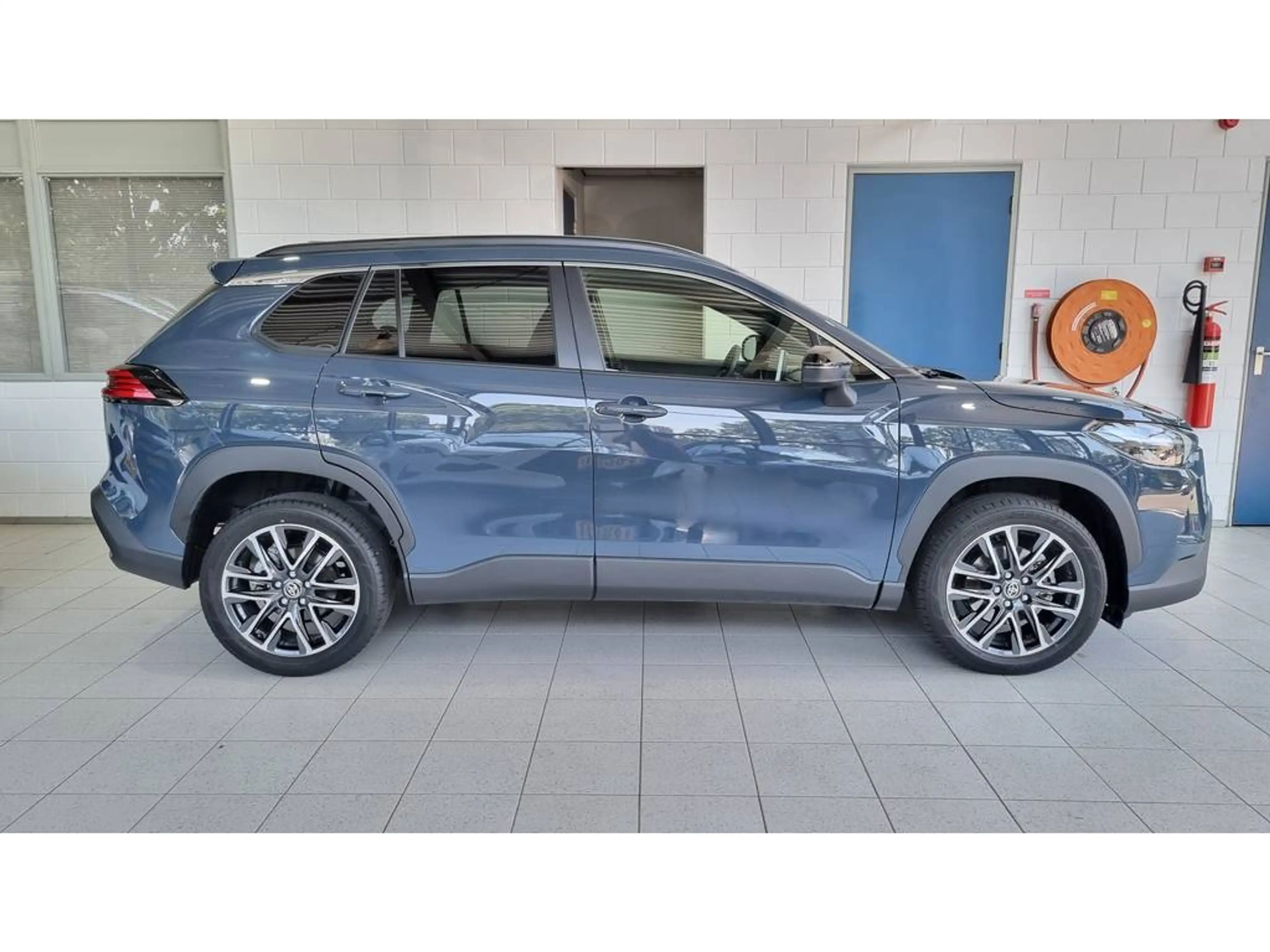Toyota Corolla Cross Hybrid 140 Dynamic — photo 2