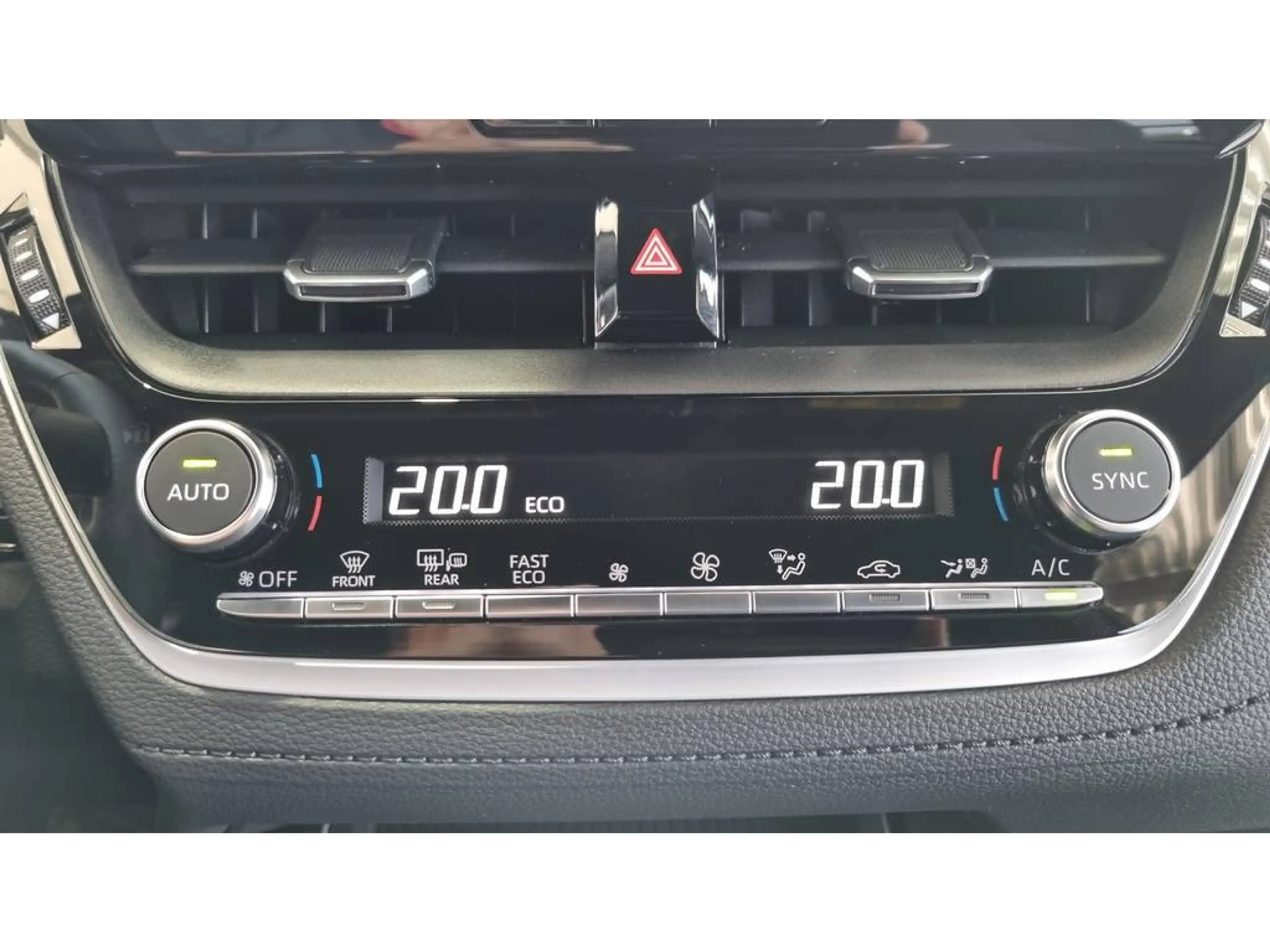 Toyota Corolla Cross Hybrid 140 Dynamic — photo 19