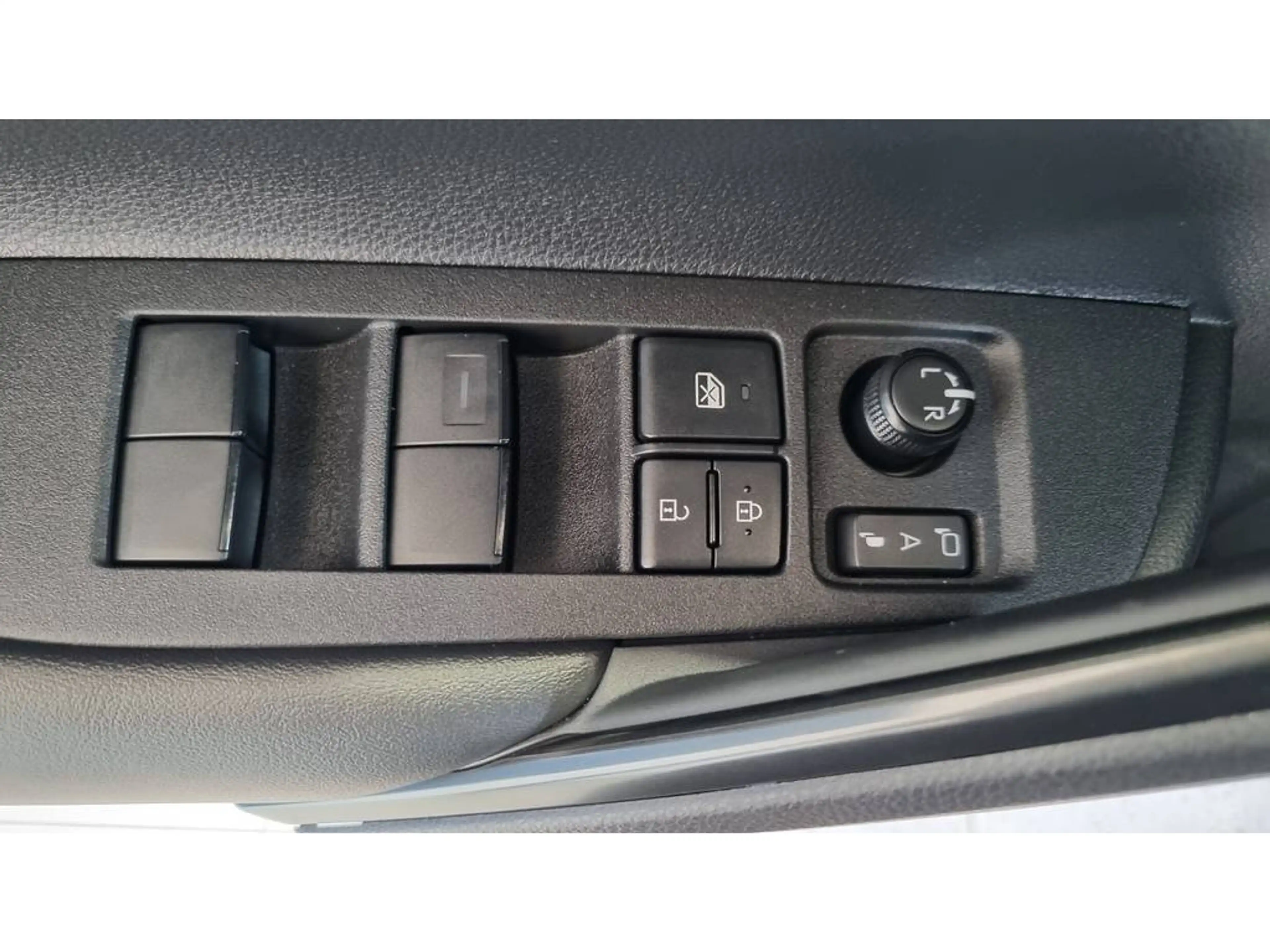 Toyota Corolla Cross Hybrid 140 Dynamic — photo 11