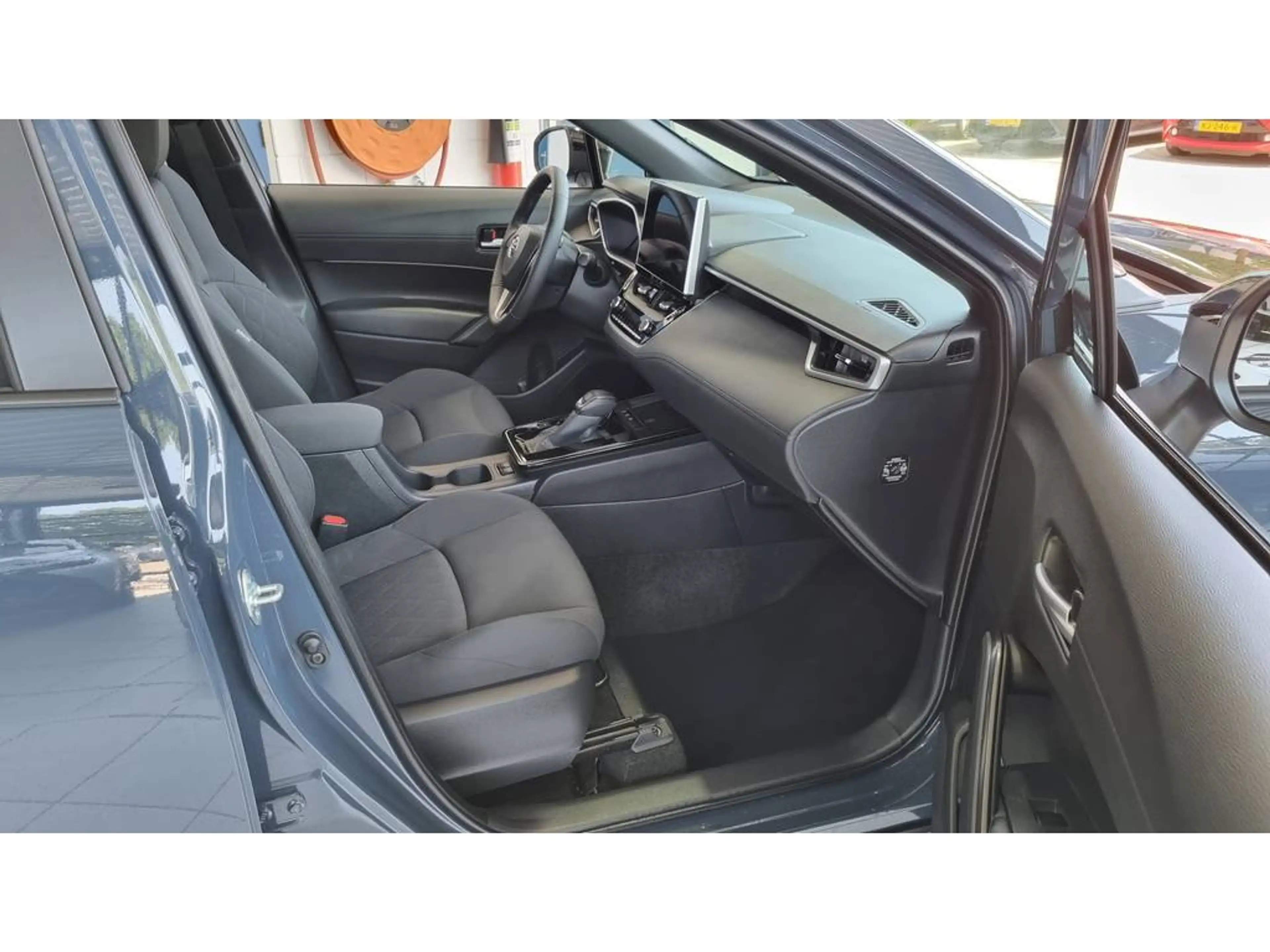 Toyota Corolla Cross Hybrid 140 Dynamic — photo 23