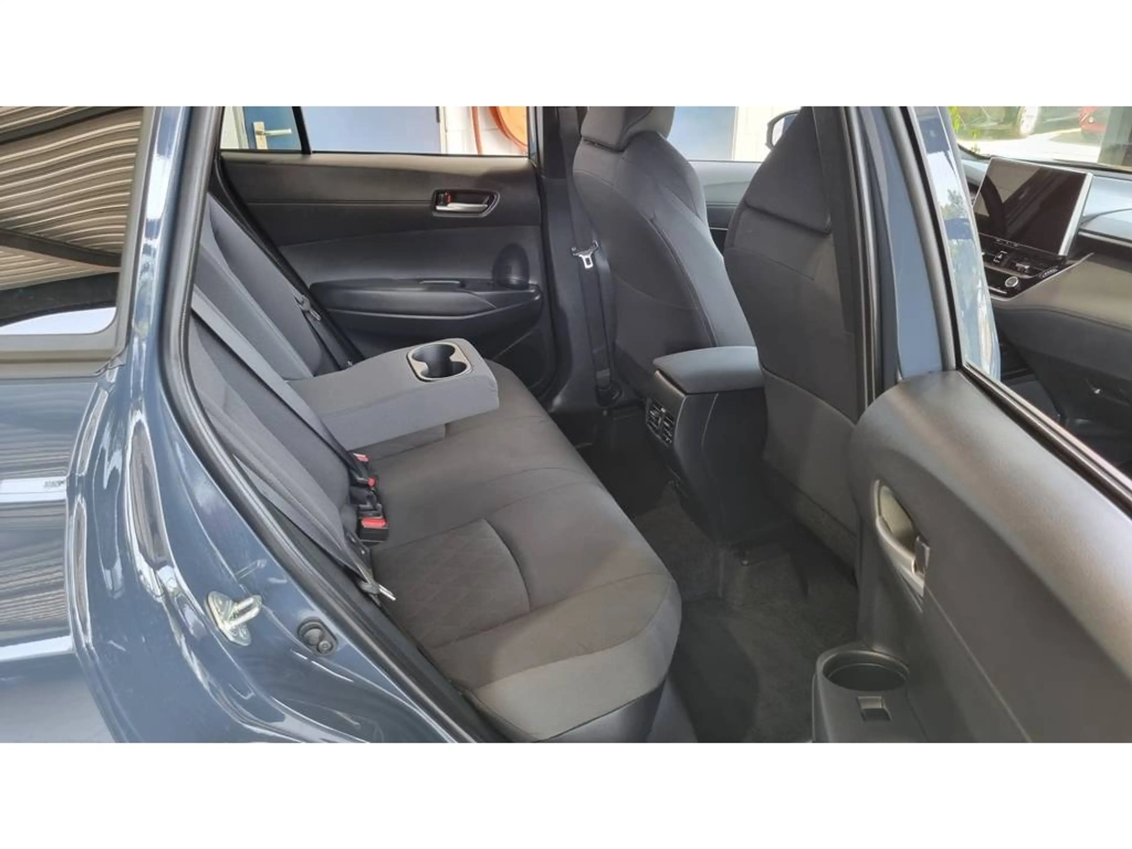 Toyota Corolla Cross Hybrid 140 Dynamic — photo 24