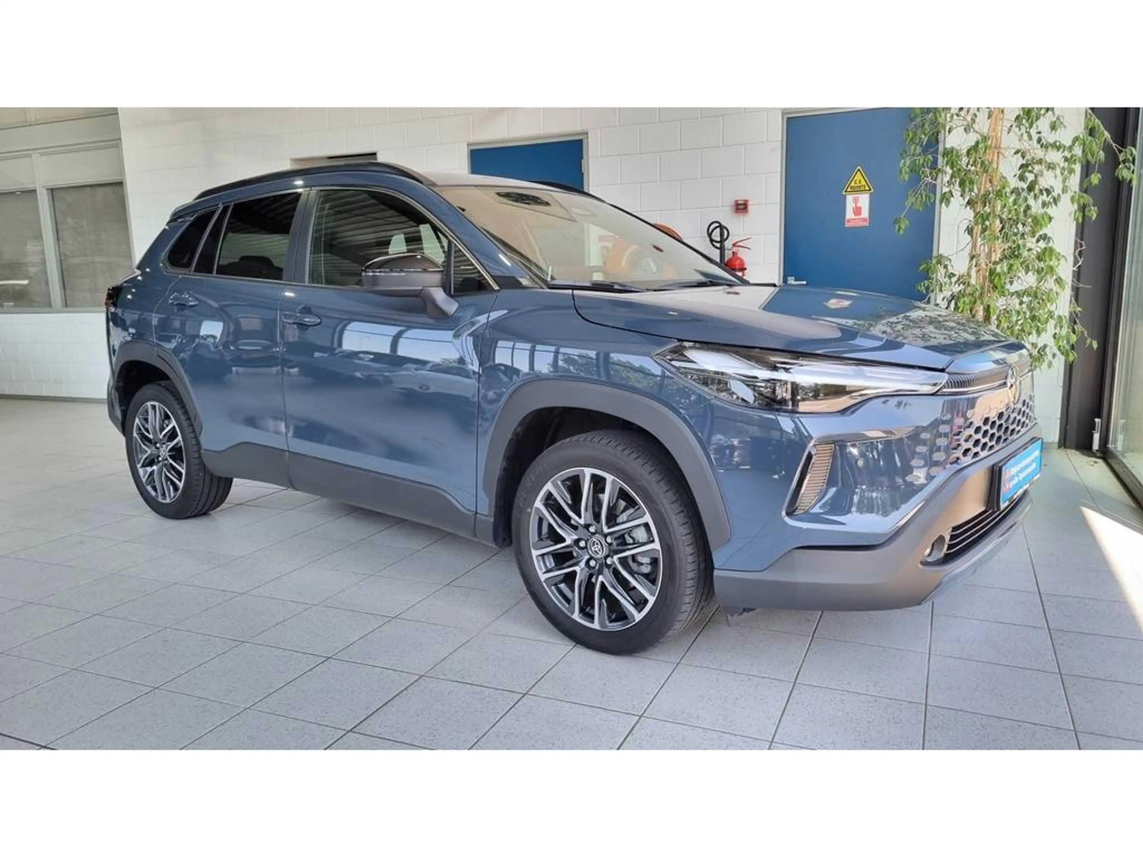 Toyota Corolla Cross Hybrid 140 Dynamic — photo 28